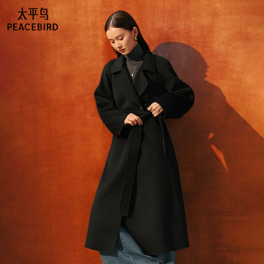 太平鸟大师甄绒系列西西里浴袍羊绒大衣女双面毛呢款白色赫本风