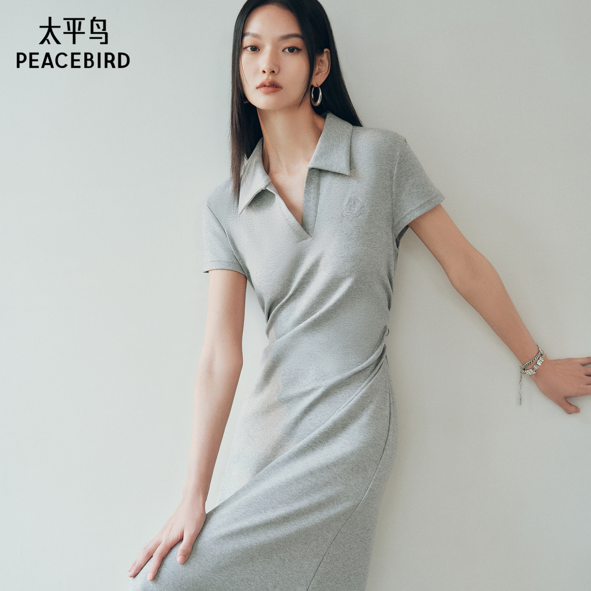 太平鸟POLO领长款A字收腰25春新款短袖T恤裙简约休闲显瘦长裙女 - 图2
