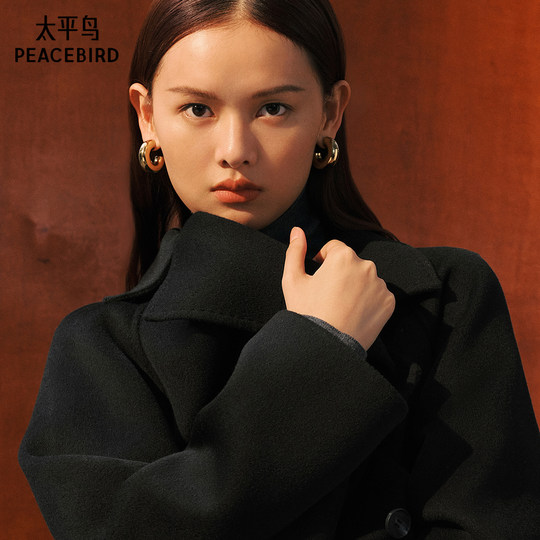 太平鸟大师甄绒系列西西里浴袍羊绒大衣女双面毛呢款白色赫本风