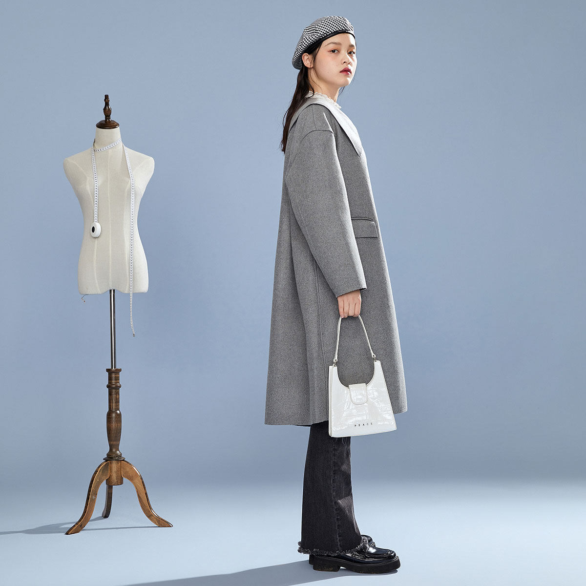 太平鸟灰色大翻领双面宽松呢大衣 太平鸟喜之乐毛呢外套