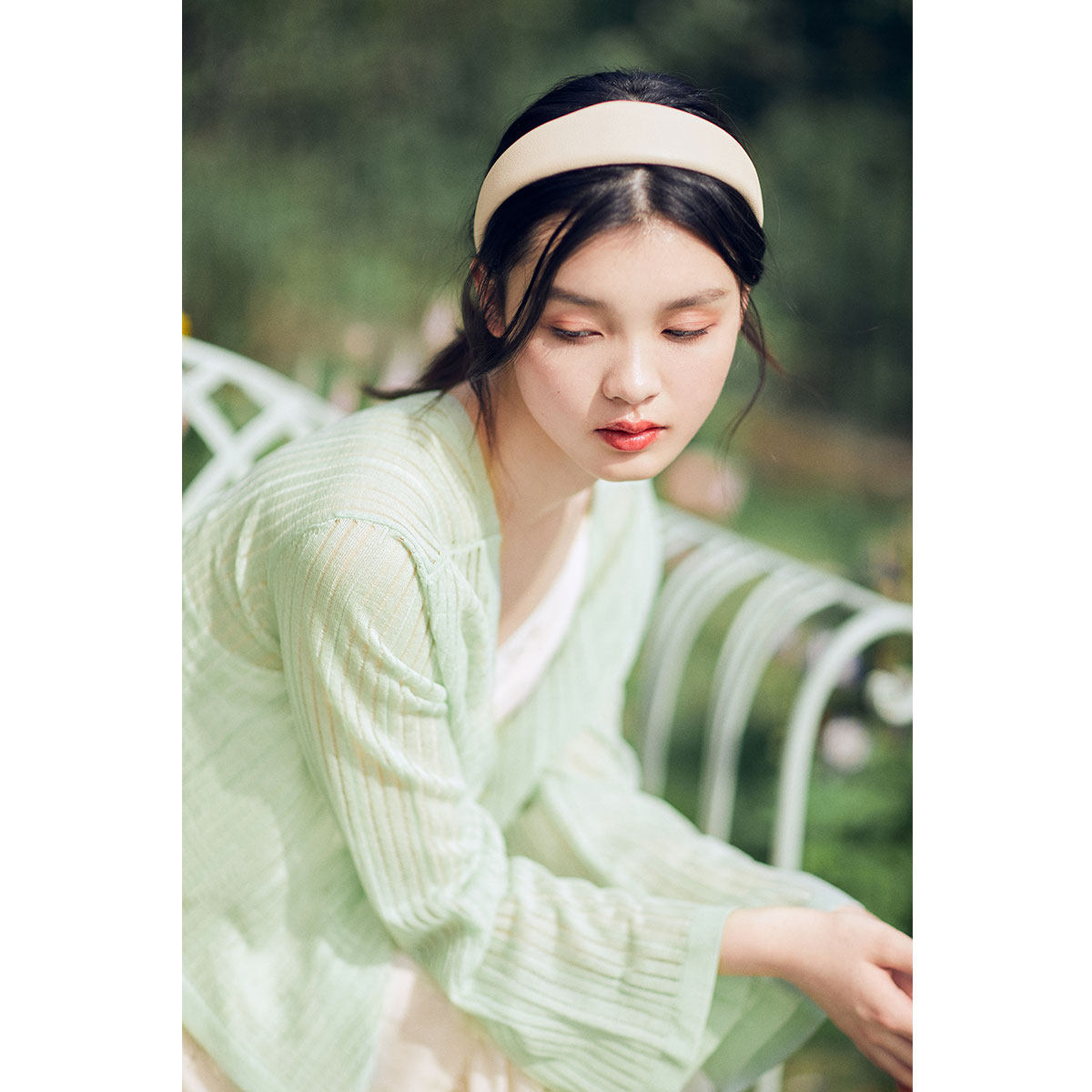 太平鸟外搭薄款白色2020新款配开衫 太平鸟普埃拉毛针织衫