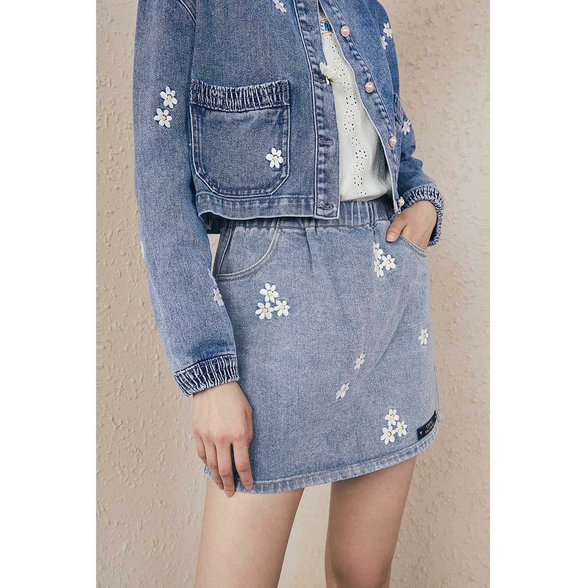 太平鸟小雏菊绣花牛仔2020半身裙 太平鸟普埃拉半身裙