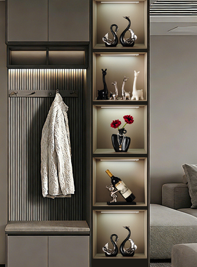 轻奢高档暴力熊手办摆件