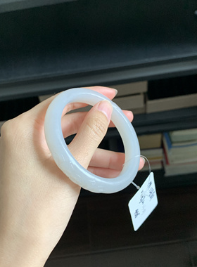 毛毛的翠//M 12681/和田玉烟灰雕花手镯//57.0/400