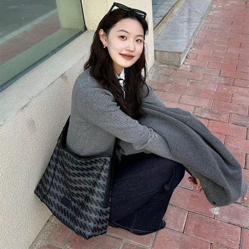 omto黑松露软hobo包新款斜挎包女大容量通勤包百搭单肩包慵懒高级-图0