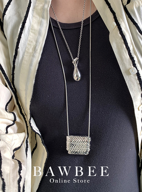 秋冬中古重工搭配夸张叠戴酒壶