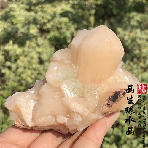 Натуральный бульстоф -хрустальный кристаллический камень, наблюдая