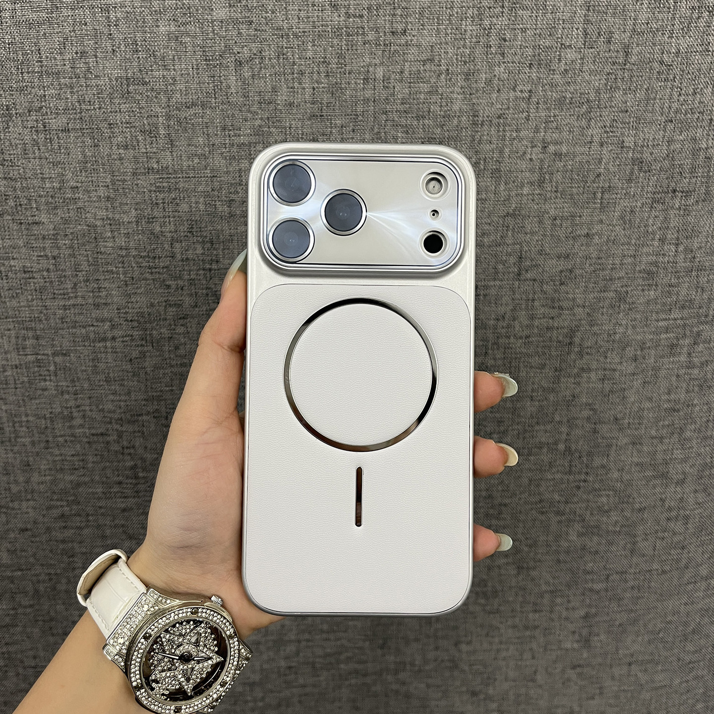 三只鱼【气质素皮纹磁吸典雅白】适用苹果17/16/15promax手机壳新款镜头膜ipone网红防摔全包保护套男女高档,淘宝优惠券,粉丝福利购,淘宝优惠卷