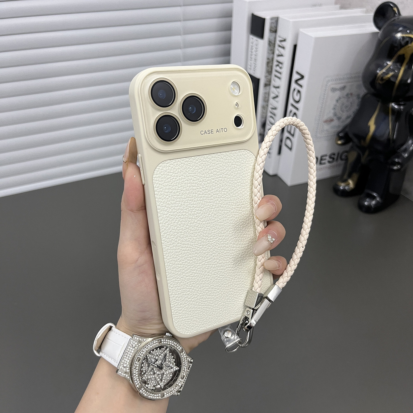 三只鱼【时尚荔枝皮纹米白色手提绳】适用苹果17/16/15promax手机壳新款ipone镜头膜简约防摔全包保护套男女,淘宝优惠券,粉丝福利购,淘宝优惠卷