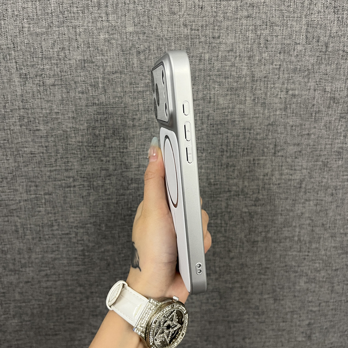 三只鱼【气质素皮纹磁吸典雅白】适用苹果17/16/15promax手机壳新款镜头膜ipone网红防摔全包保护套男女高档,淘宝优惠券,粉丝福利购,淘宝优惠卷