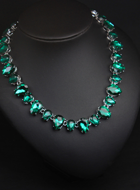 欧美时尚绿色水滴宝石项链搭配