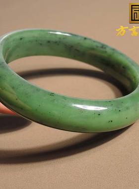亏麻了方言和田玉俄料乌兰海碧玉猕猴桃意境菠菜绿内径60mm手镯S2