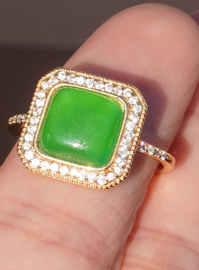 方言和田玉俄无黑点阳绿碧玉戒指