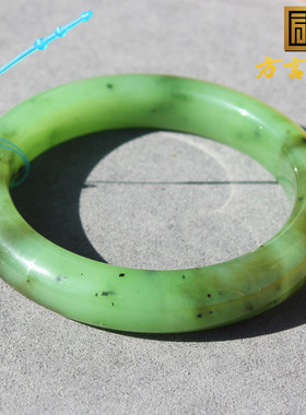 方言和田玉佩戴级俄料碧玉苹果绿猕猴桃色带糖沁55mm女士手镯子O8