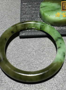 方言和田玉老坑俄料苹果绿碧玉带糖巧色半山半水57mm手镯带镯芯S