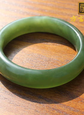 俄罗斯碧玉和田玉粉绿女士手镯