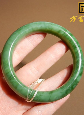 俄料老坑碧玉辣绿带猫眼54mm手镯