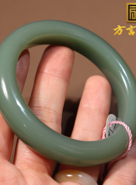 震惊了俄料老坑碧玉珍藏级粉青冰底细腻高品质56mm正装女士手镯O2