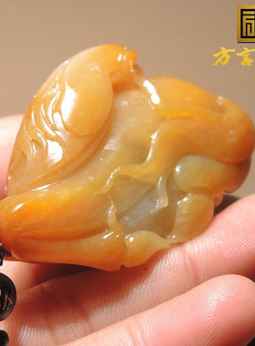 火爆了方言和田玉老熟如酥红金皮鸡油黄玉籽料马到成功吊坠挂件R2