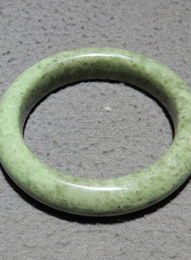 青海料温润带翠色手镯