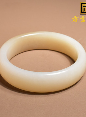 羊脂白玉底带蜜糖色卡60mm手镯