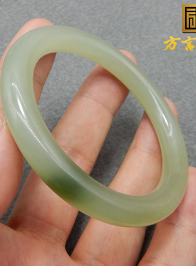 和田玉晴水色带翠高冰底圆条手镯