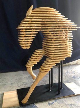 大型实木雕刻马头落地摆件商业会所客厅软装创意抽象雕塑高端定制