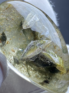 天然水晶全包裹透体榍石吊坠男女款绿矿石挂坠项坠 一物一图