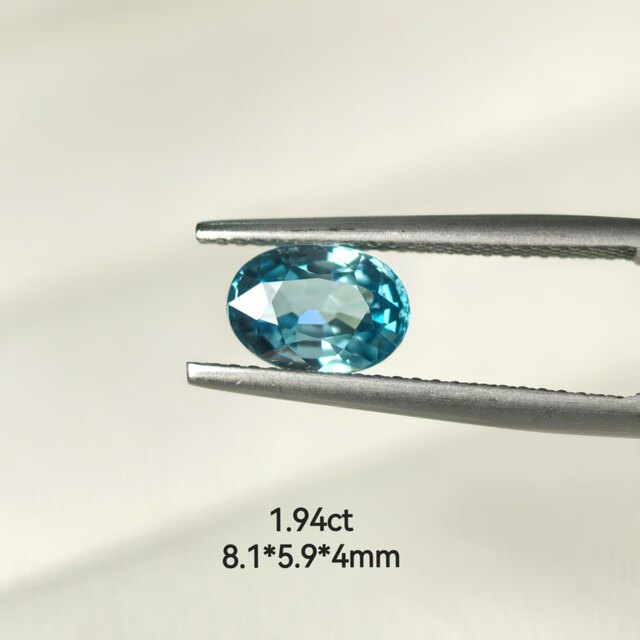 Jewelry-grade natural blue zircon hyacinth ring surface loose stone, the natural gemstone closest to diamond in comprehensive properties