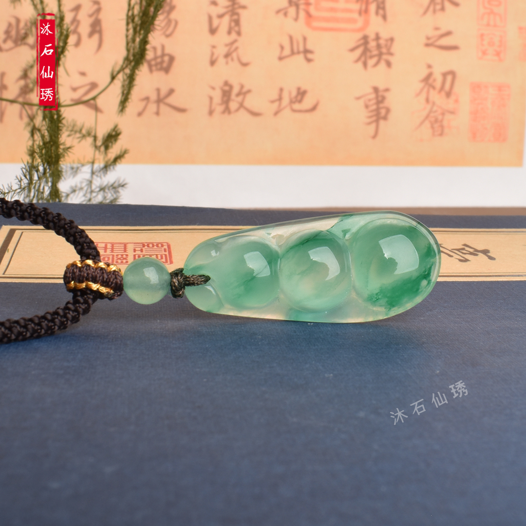 非洲翠四季豆吊坠女款独龙玉飘绿挂件石英岩质玉首饰玉坠 - 图3