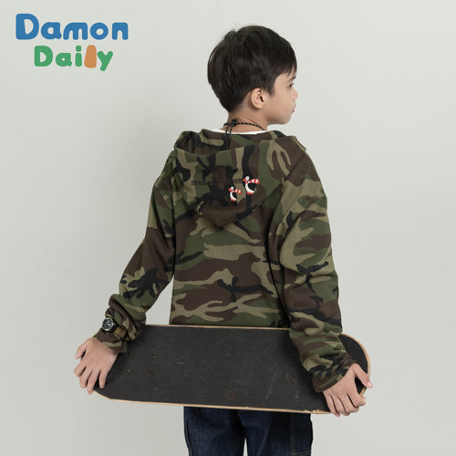 26秋季男女童日系DD棉质迷彩外套 企鹅刺绣连帽卫衣 DAMON DAILY - 图1