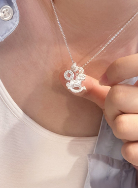 猫蛰S990足银摇摇木马项链