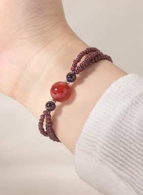 磁吸三层天然石榴石红玛瑙手链