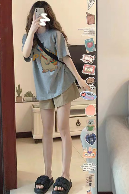 Summer ໃຫມ່ retro ແບບຮົງກົງຊຸດຊັ້ນສູງສໍາລັບແມ່ຍິງ, ແບບເກືອແລະເຢັນ, tops ແຂນສັ້ນຫຼຸດຜ່ອນອາຍຸແລະຊຸດສັ້ນສອງສິ້ນ.