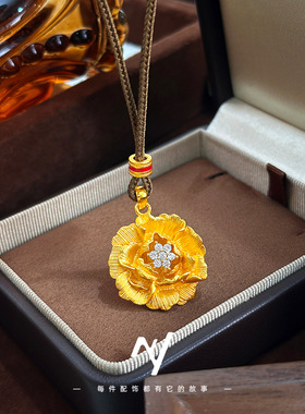 2026新款金店同款古法金錾刻点钻富贵牡丹花吊坠女毛衣链挂坠送礼