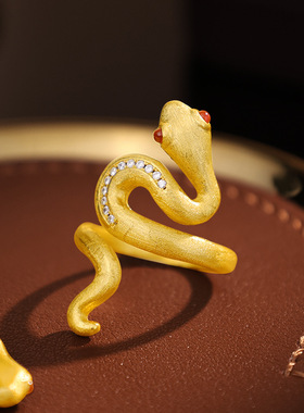 灵蛇戒指微镶锆石沙金本命年生肖蛇年指环复古宫廷拉丝金蛇食指戒
