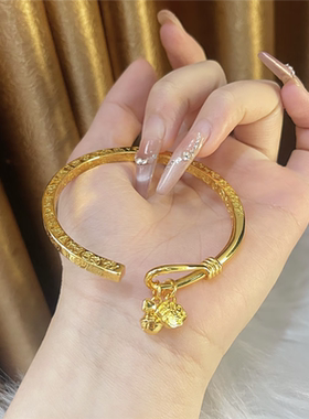 新中式轻奢古法铃铛开口手镯女保色24k亮金色錾刻吉言仿黄金镯子