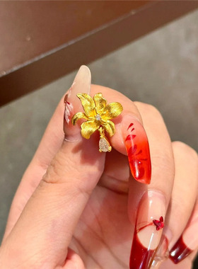 黄金色百合花点钻水滴耳钉女