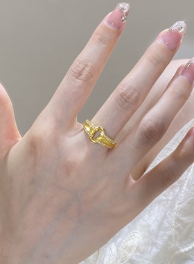 黄金色中古风拉丝元宝锁扣戒指女