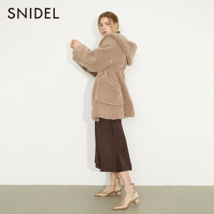 SNIDEL2019秋冬新品甜美羊毛羊羔绒连帽收腰口袋外套SWFC195011