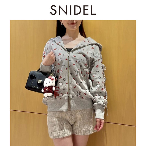 SNIDEL2025秋冬新品HELLO KITTY联名连帽蝴蝶结卫衣SWCT254256 - 图3
