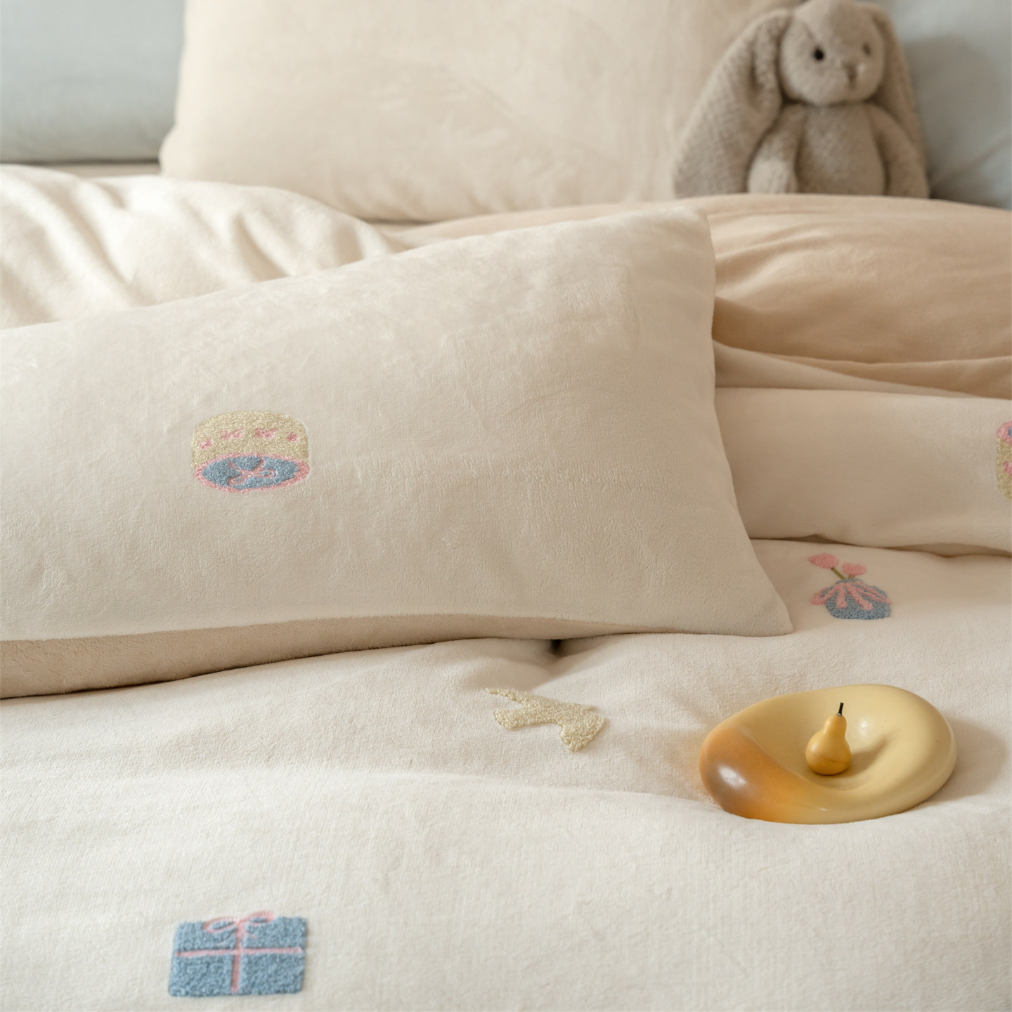 ins卡通毛巾绣奶油风牛奶绒四件套 | 保暖双面绒简约卡通儿童床品,淘宝优惠券,粉丝福利购,淘宝优惠卷