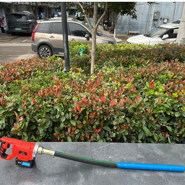 Rechargeable lithium vibrator vibrating cement