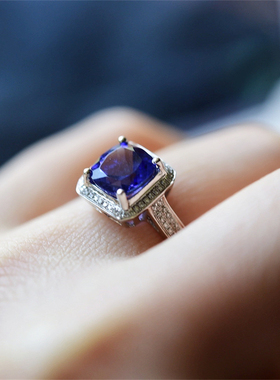 一斤钻戒精品huang家传奇之蓝18k白金镶嵌重工钻石天然坦桑石戒指