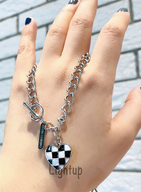 黑白棋盘格心形金属项链