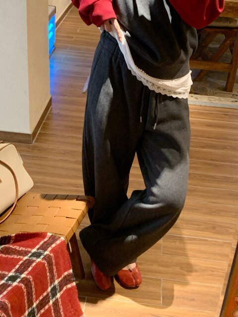 Shenzhen niche design women's 25 autumn and winter new retro letter print color matching raglan sleeve sweatshirt suit casual trend