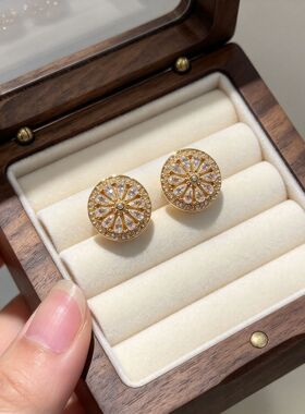 18k 金太阳花圆耳钉女士轻奢百搭耳饰水贝珠宝工厂