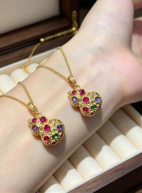18k 金多彩葫芦吊坠国潮福禄彩宝挂坠轻奢锁骨链工厂批发定制首饰