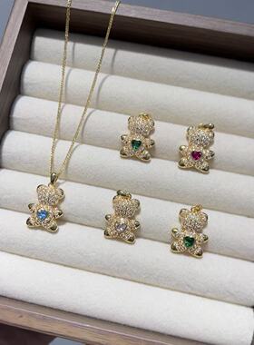 18k 金抱抱熊爱心吊坠可爱风锁骨链水贝珠宝工厂直供批发可定制