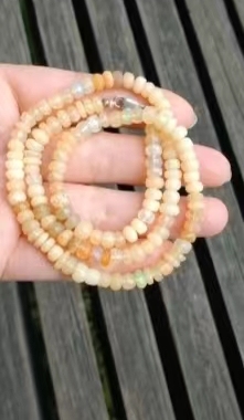 进口天然欧泊项链 火彩很多 颗粒不算小